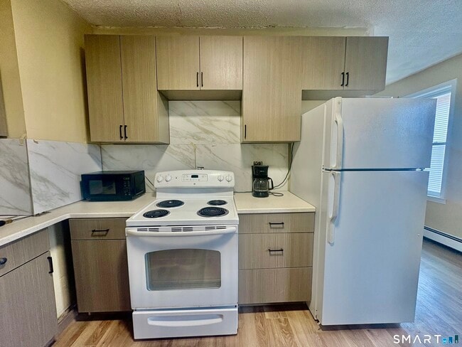Building Photo - 202 Bellevue St