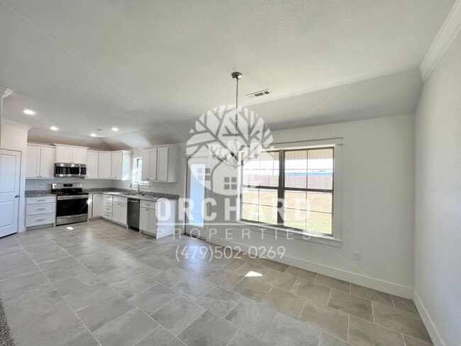 Building Photo - Single-Family Home- Desirable Huntley Plan