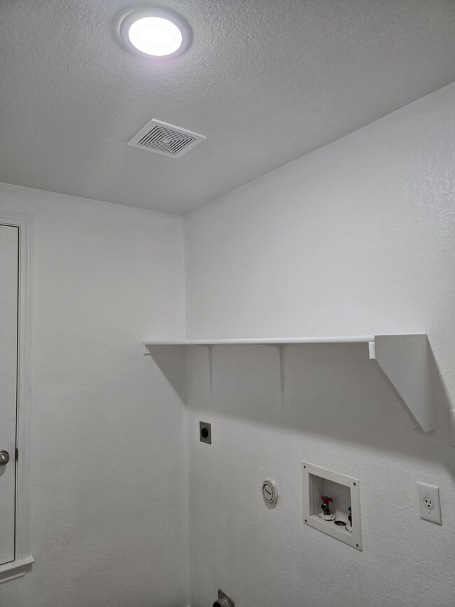 Building Photo - 210 Calixto Ct