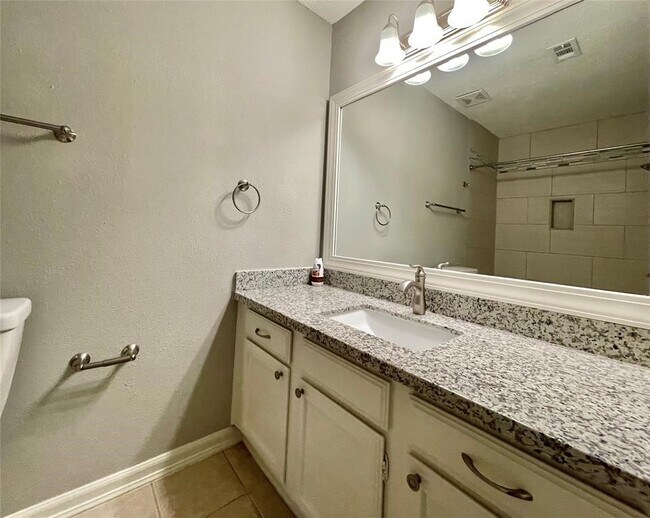 Building Photo - 21707 Country Park Ct