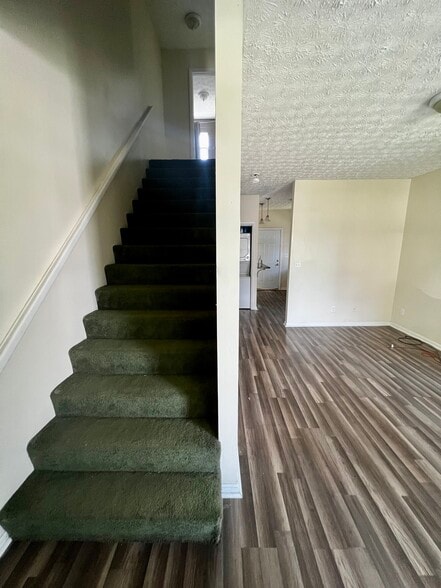 4X4 STAIR CASE - 1641 Summit Street