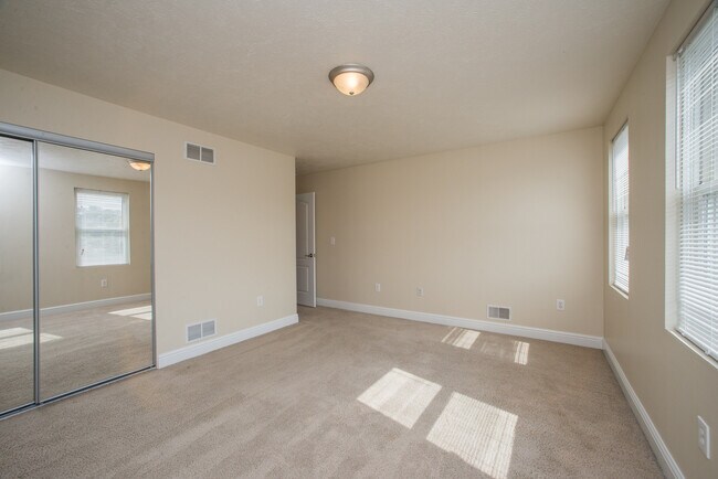 Building Photo - Modern 3-Bedroom 3-Bath  Home for Rent in Mt Washington, Pittsburgh, PA