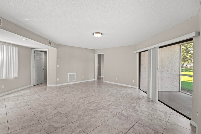 Building Photo - 2625 Heathcote Dr