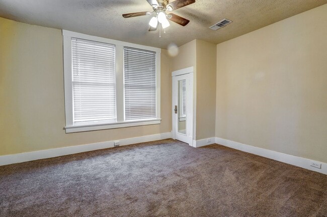 Building Photo - 3 Bedroom 1 Bathroom House for Rent in Texarkana, AR