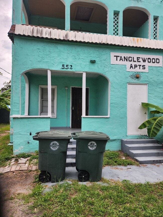Building Photo - 552 Tanglewood St