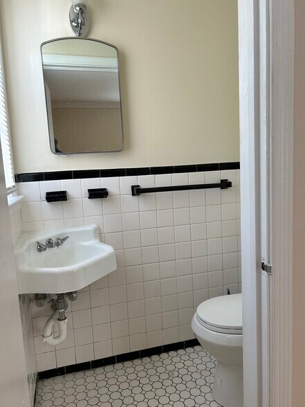 Building Photo - 204 Glen Echo Dr