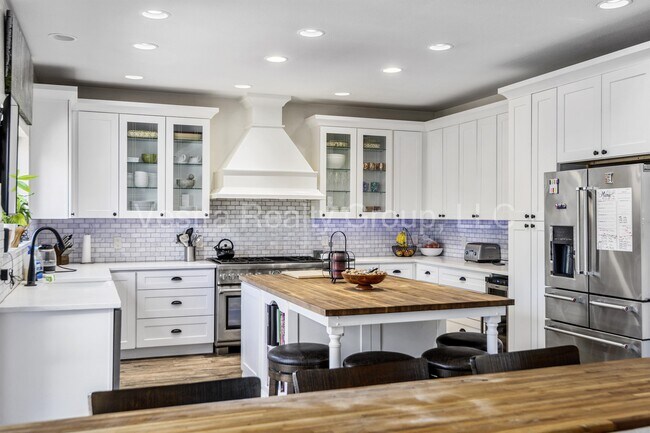 Building Photo - 2157 Maples Pl