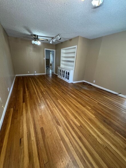Building Photo - 1420 Austin St