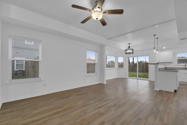 Building Photo - 1008 E Fannin St