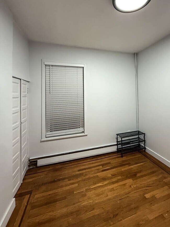 Building Photo - 391 Woodlawn Ave