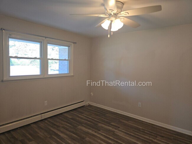Building Photo - Available Immediately! Pet friendly, 2 car...