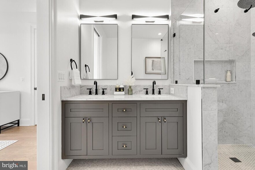 Primary bathroom - 70 Q St NW