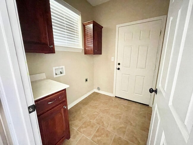 Building Photo - 104 Letha Ct