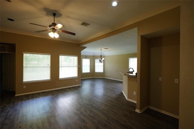 Building Photo - 2714 Cliffdale St