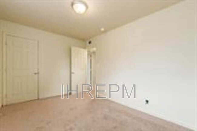 Building Photo - 276 Powell Cir