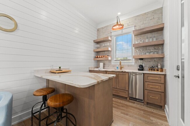 Building Photo - 14300 Front Beach Rd