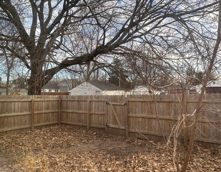 Building Photo - 1417 43rd St