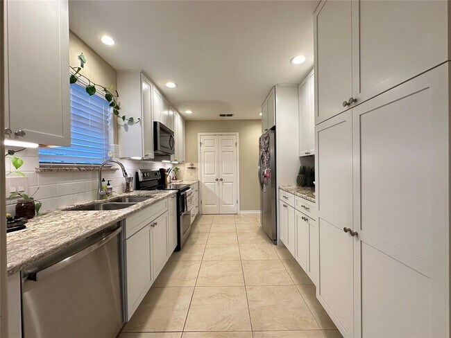 Building Photo - 14833 Cobo De Bara Cir