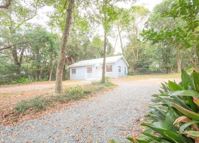 Building Photo - 205 Columbia Dr
