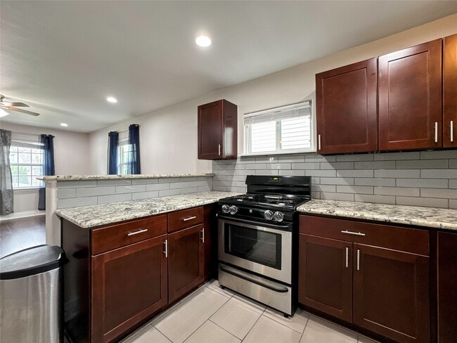 Building Photo - 2902 Elser St