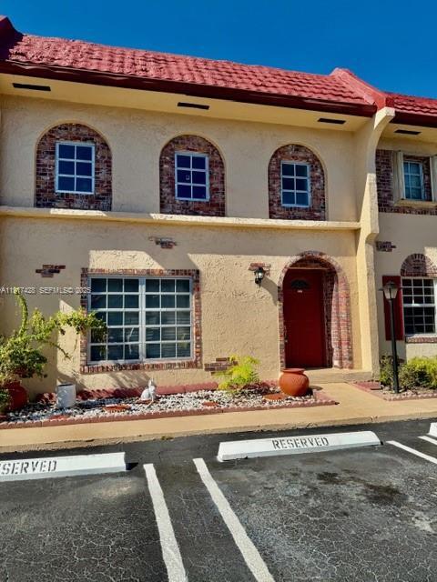 Building Photo - 3064 Riverside Dr