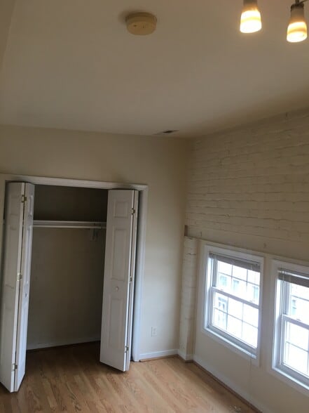 Building Photo - 310 N Laurel St