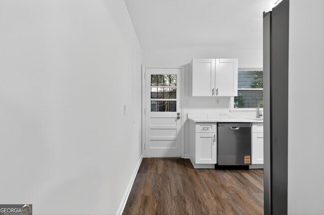 Building Photo - 2036 McPherson Dr