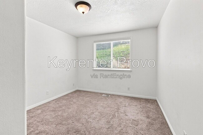 Building Photo - 1285 Alpine Way