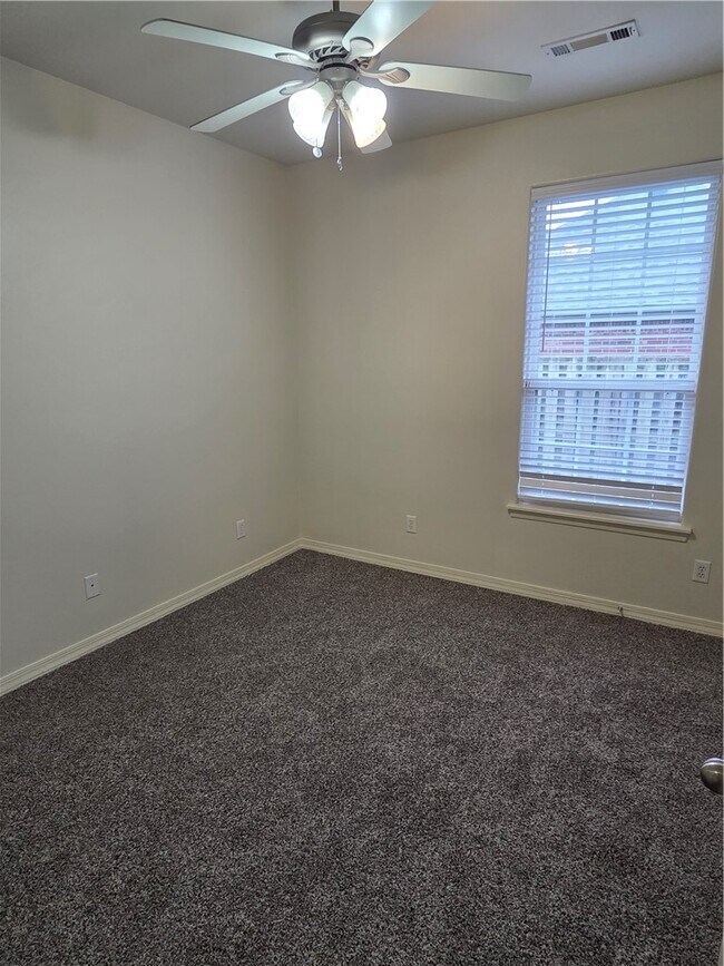 Building Photo - 3219 W Thornebrook St