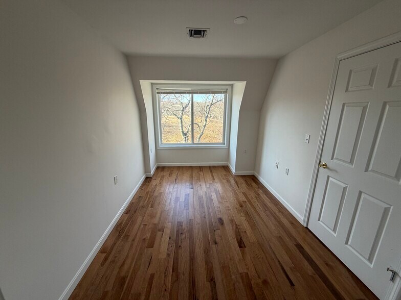 Building Photo - 332 Jamaicaway