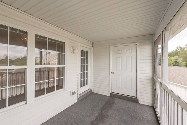 Building Photo - 2800 S Knightsbridge Cir