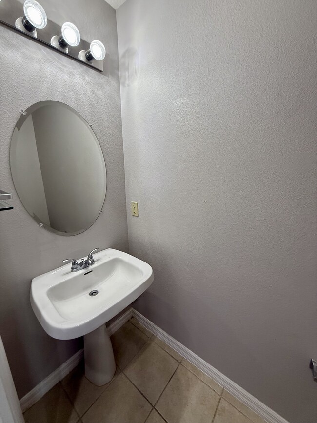 Guest Bathroom - 3712 Avalon Park E Blvd