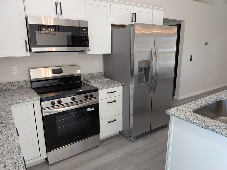 Building Photo - 7352 Quarry St