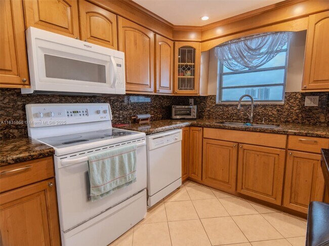 Building Photo - 137 Golden Isles Dr