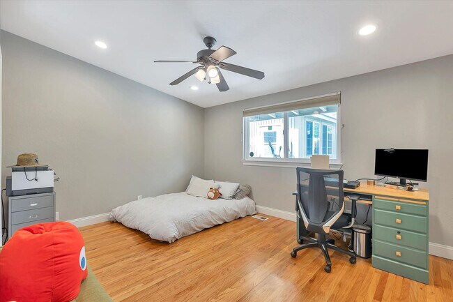 Building Photo - Gorgeous Vibrant Home In Santa Clara