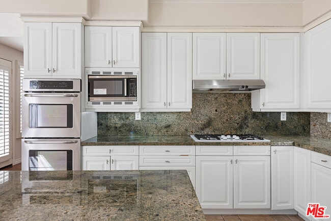 Building Photo - 24310 Belford Ct