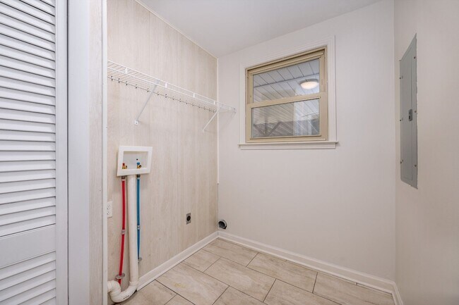 Building Photo - Updated All Brick One-Level