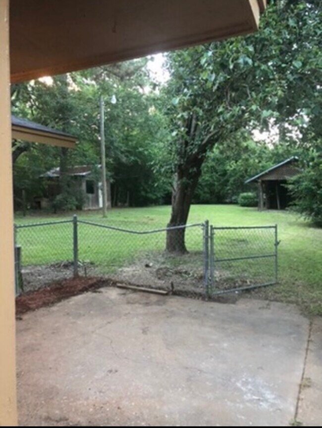 Building Photo - 22 Longview Dr