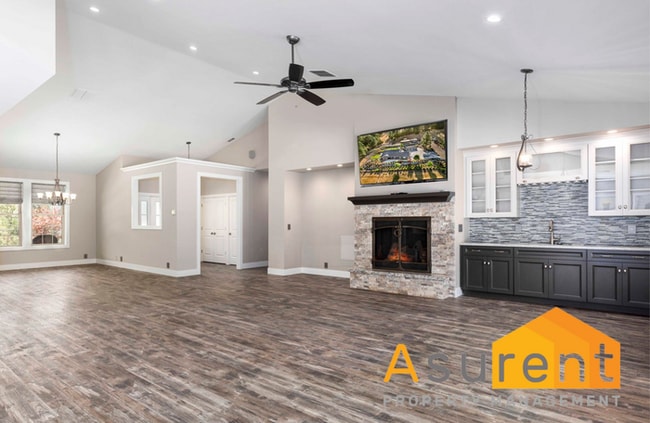 Building Photo - Peaceful Country Living- 3 Bedroom- 3 Full Bathroom Home in Rogue River