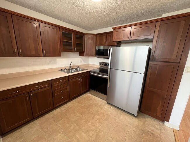 Building Photo - Salt Lake (Honolulu) Ilima West - 2 bedrooms, 1 bathroom with AC, 1 assigned parking