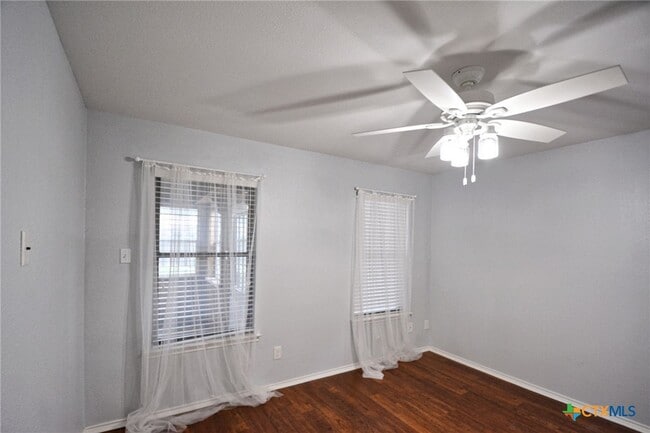 Building Photo - 1215 Clearwater Dr