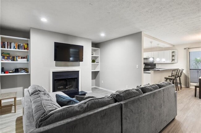 Building Photo - 401 Wynnes Ridge Cir SE