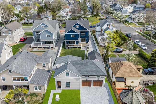 Building Photo - 502 12th Ave