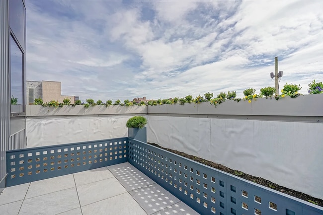 Building Photo - 1301 Bainbridge St