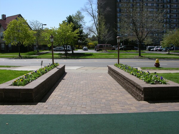 Building Photo - 616 Pallister