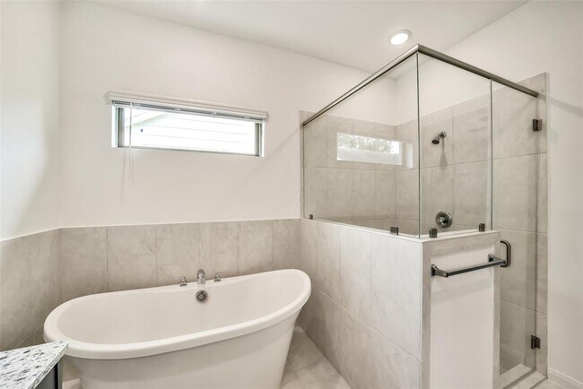 Building Photo - 11611 Moltere Dr