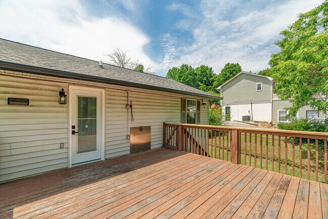 Building Photo - 3312 Kendallmac Ln
