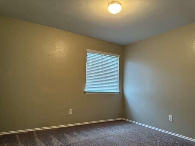 Building Photo - 6208 Melanie Dr