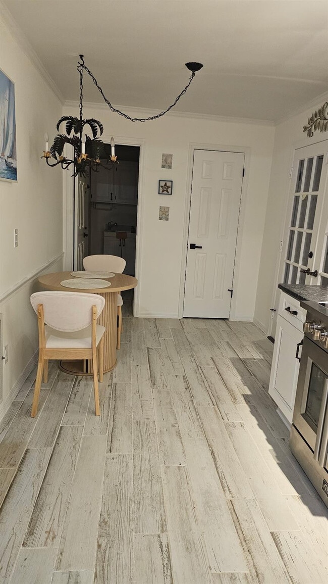 Building Photo - 929 Jackson Way