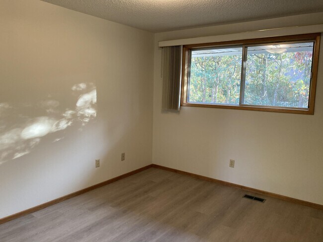 Building Photo - 7190 Los Verdes Dr